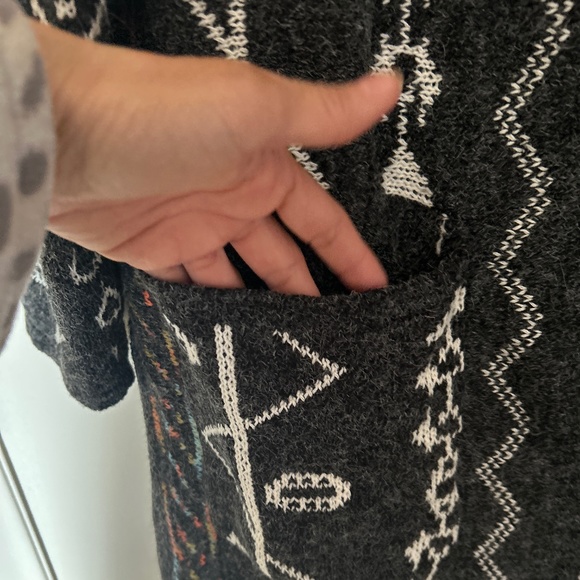 Model France Long Sweater - Picture 3 of 9